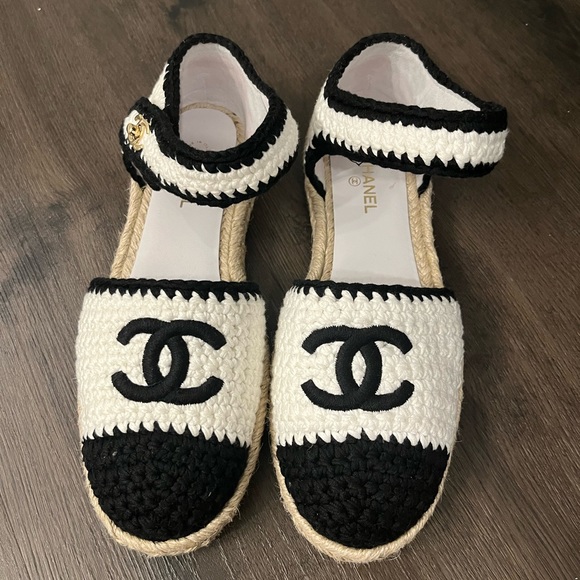 CHANEL 22C Braided Knit Crochet Two Tone CC Flat Espadrille Sandals - Picture 6 of 8